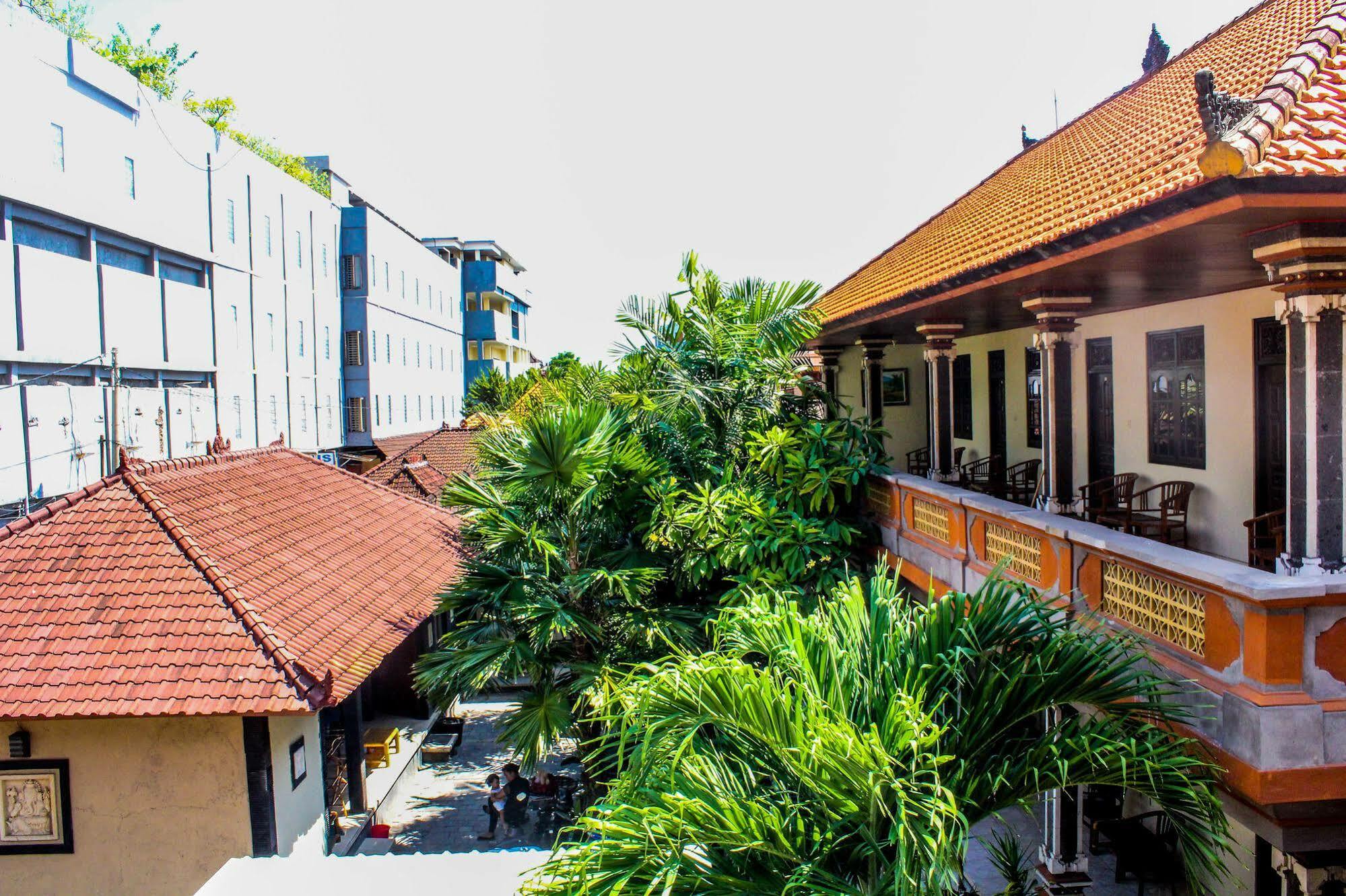 Lolo Beach Inn Legian Εξωτερικό φωτογραφία