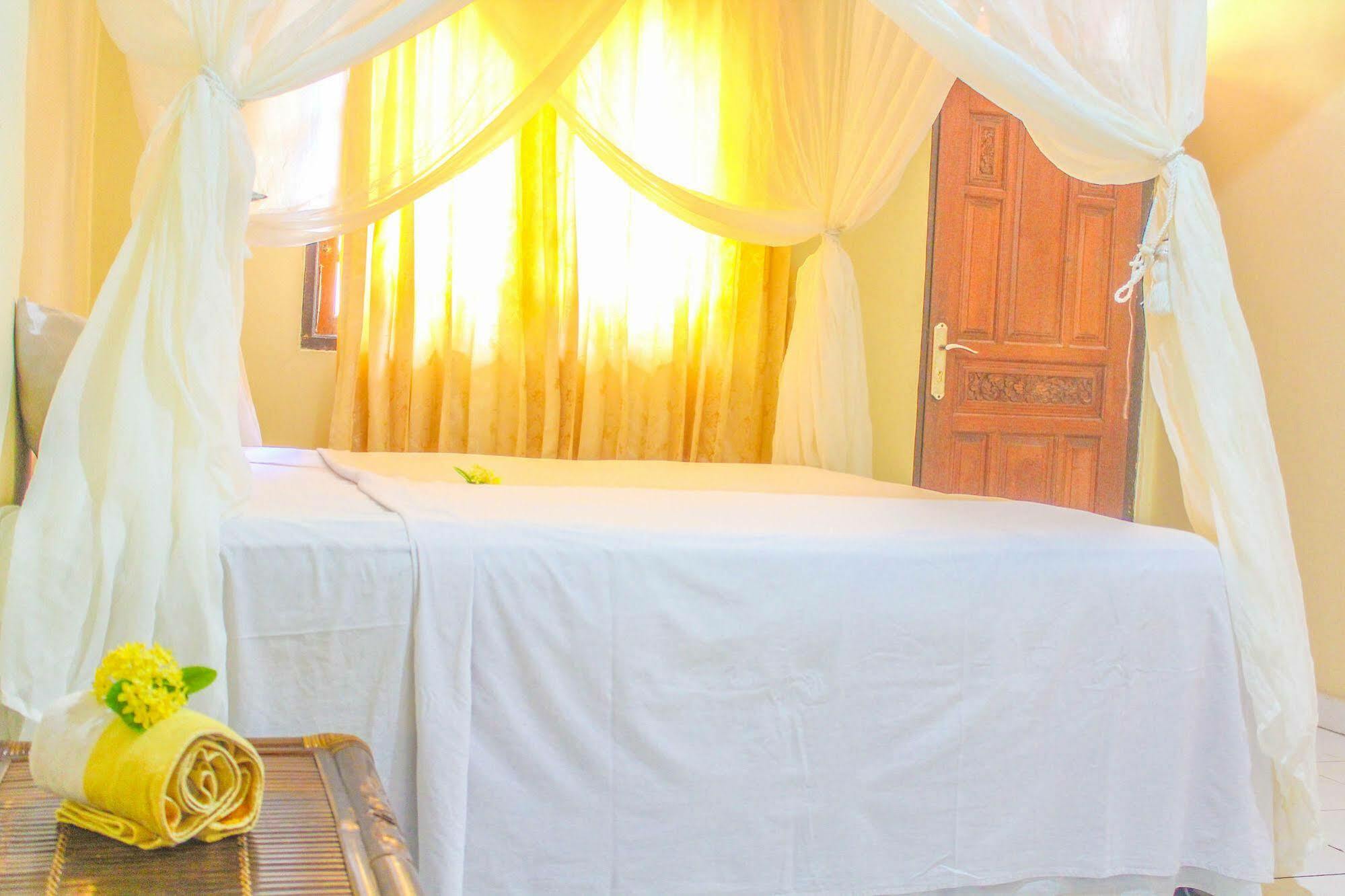 Lolo Beach Inn Legian Εξωτερικό φωτογραφία