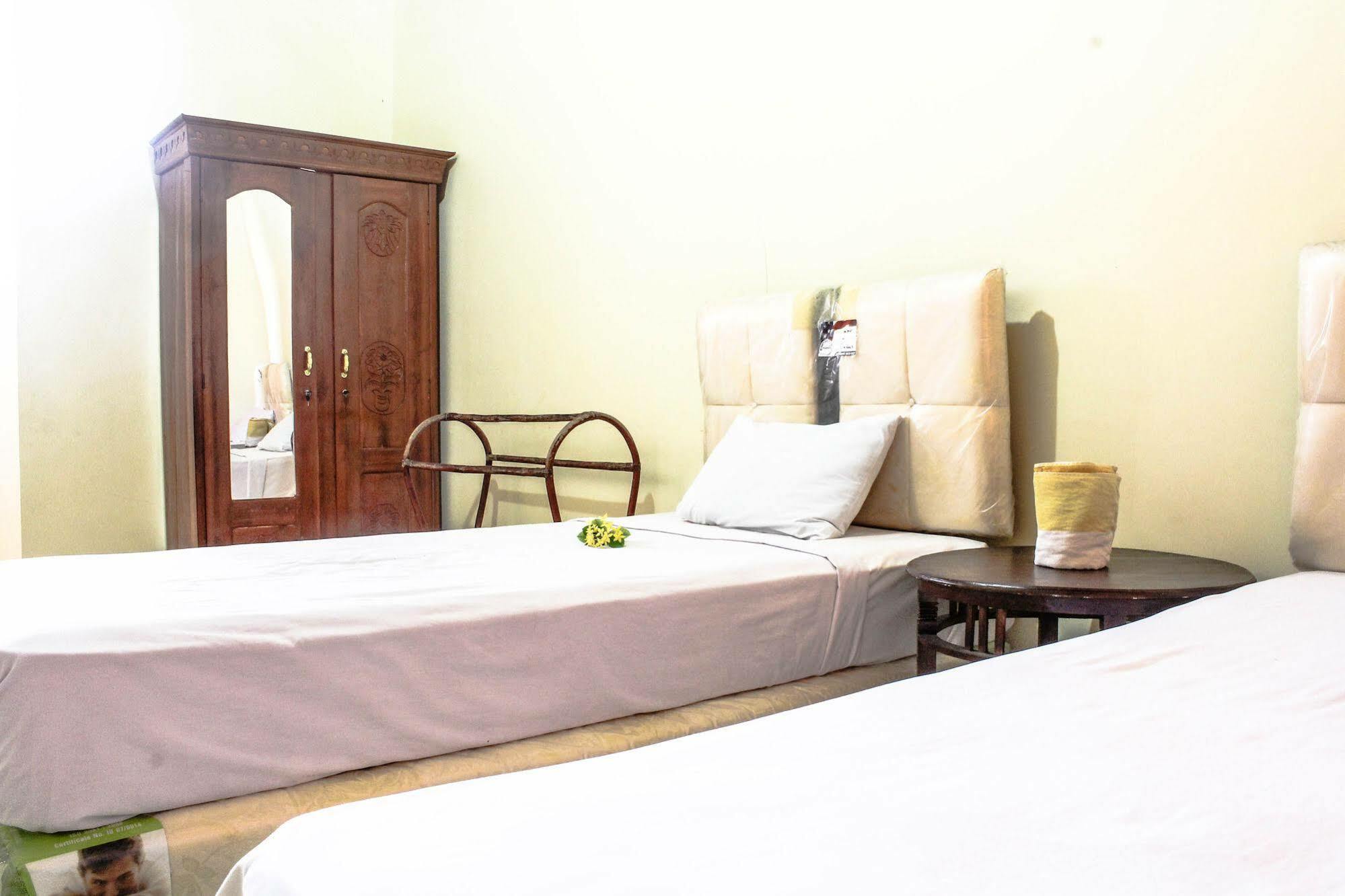 Lolo Beach Inn Legian Εξωτερικό φωτογραφία